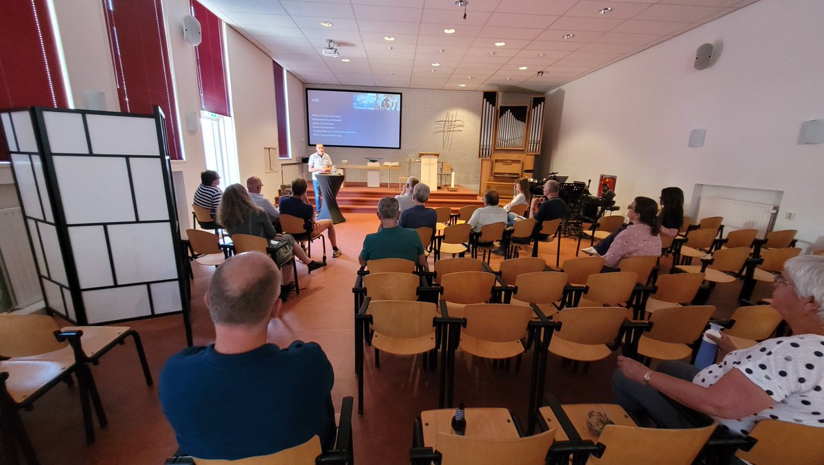 Inspirerend verhaal over Stichting 488, daarna gesprekken bij de Piza en samen bidden voor de stad. Kortom een geslaagde netwerkborrel vanmiddag.
#missionairdenHaag #éénkerk