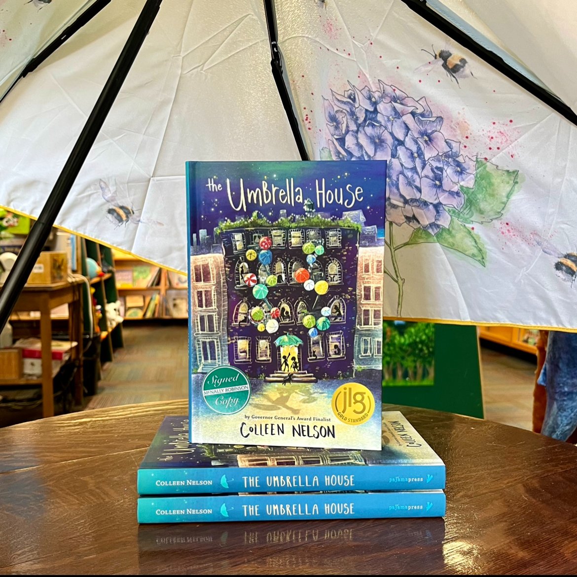 From award-winning local author @ColleenNelson14 comes a brand new middle grade novel about the power of art and the value of community!

#indiebookstore #local #newreleases #canadianauthor #middlegrade @PajamaPress1