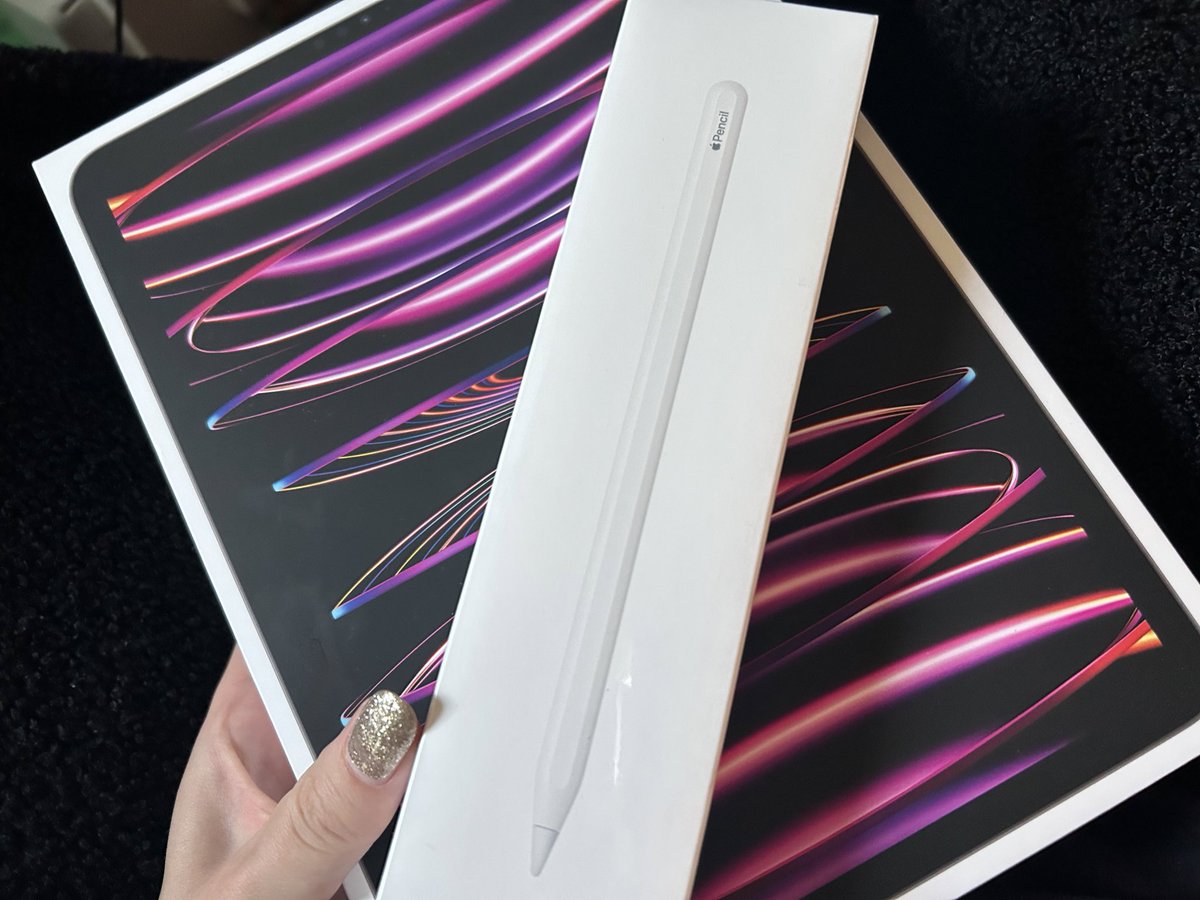 Got my iPad and Apple Pencil from my good boy 🤩

I’m so pleased!

Better streams, better video editing, more drawings…

Buy me some Apple gift cards for apps ❤️