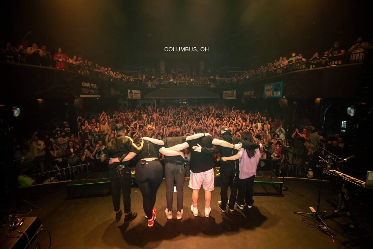 gwatsky's tweet photo. it's the back end of tour. 🍑😭
LONDON tomorrow.
Then DUBLIN, SYDNEY &amp; AUCKLAND rounding things out . It's been a dream. https://t.co/49S1f71zd4