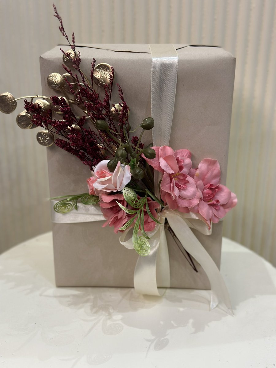 6branches's tweet image. معلمي ؛ كل عام وأنتم نبع يفيض علماً ومنارة …