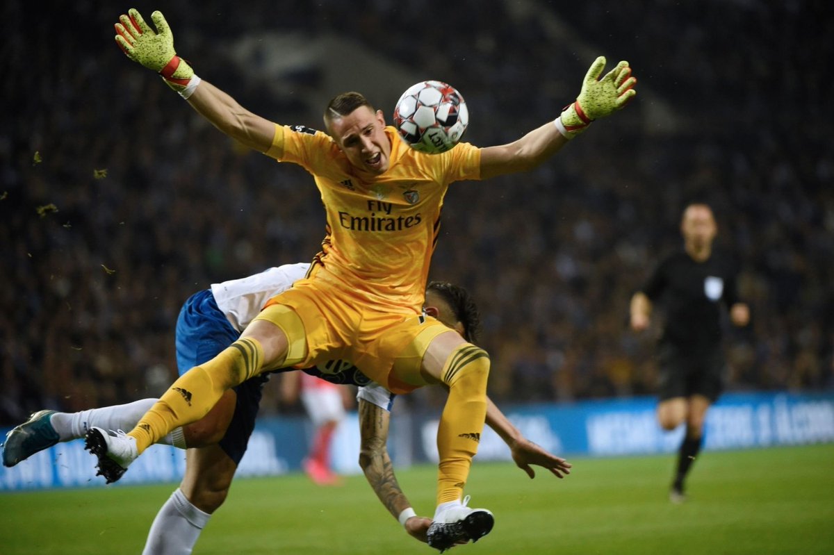 Vlachodimos: "Estes gajos (FC Porto) são uma equipa de m****!"

Vlachodimos vs FC Porto:

👕 11 Jogos
🙂 3 Vitórias
😐 1 Empate
🤕 7 Derrotas
😵 17 GOLOS SOFRIDOS

🤡🤡🤡