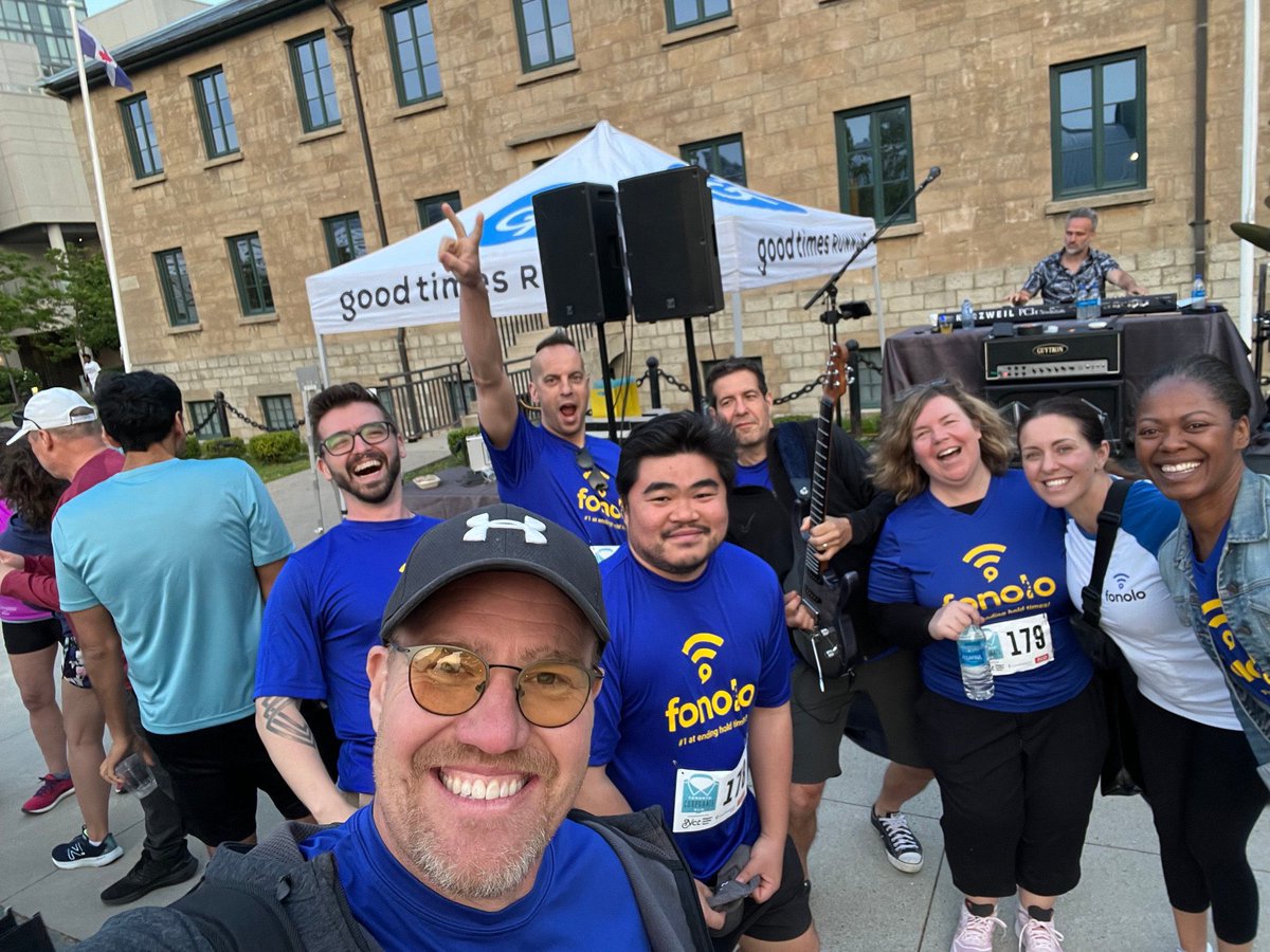 TOCorporateRun's tweet photo. More fun pictures! #torontocorporaterun #thursdaymorning #corporatefun #5kfun https://t.co/KLnoE7499k