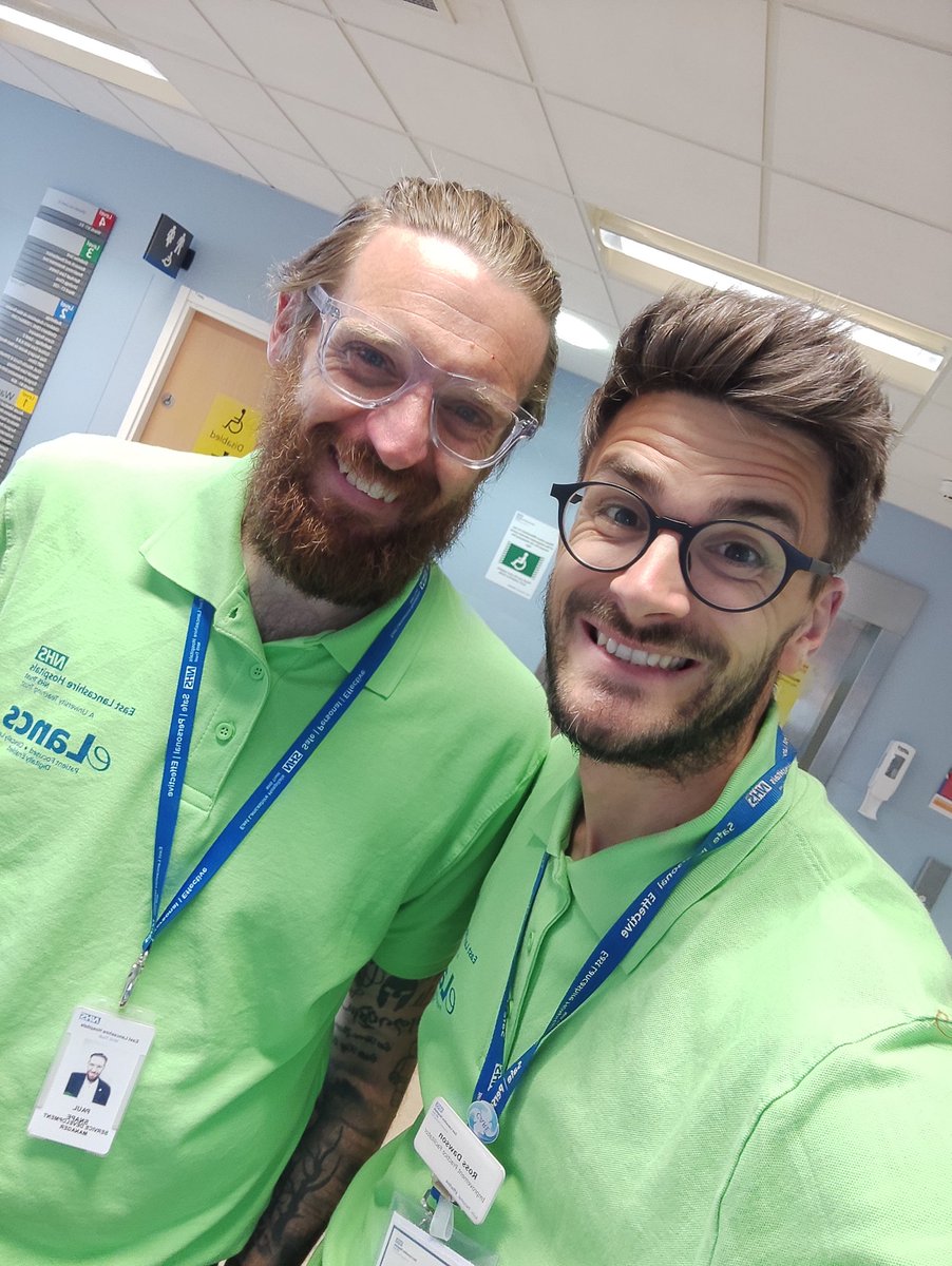 Rocking the green t-shirts around the Trust 🟢 Access Fairs marathon pre EPR Go Live <a href="/_eLancs/">eLancs</a> <a href="/ELHT_NHS/">East Lancashire Hospitals NHS Trust 💙</a> @ELHT_QI #teamgreenparrot #limebrigade #loginlogout