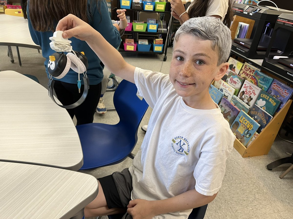 5th graders at <a href="/Martin_Avenue/">Mr. O'Brien</a> testing and evaluating their 3D printed wire organizers. How can we improve them? <a href="/makerbot/">MakerBot</a>