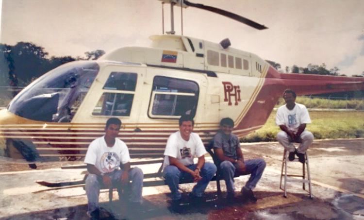 Venerotor's tweet photo. #TBT🔙📸 #PHI Helicopteros
De Izquierda a derecha: Adams Luis , Romero Daniel, Jaime Valera, “El Manto Figueroa” 📷: @lamiladamss
-
-
-
#InstaPilot #HelicopterPilot #InstaHelicopter #Heliporn #Chopper #Helicopteros #Venerotor #QAP https://t.co/kbOFB4VD1M