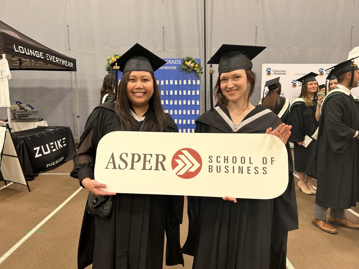 asperschool's tweet photo. Some snaps from today's convocation 📸  Check out these new @umanitoba alumni! 

#iHeartAsper #uManitoba2023 @UManAlumni https://t.co/lvLtbteaN3