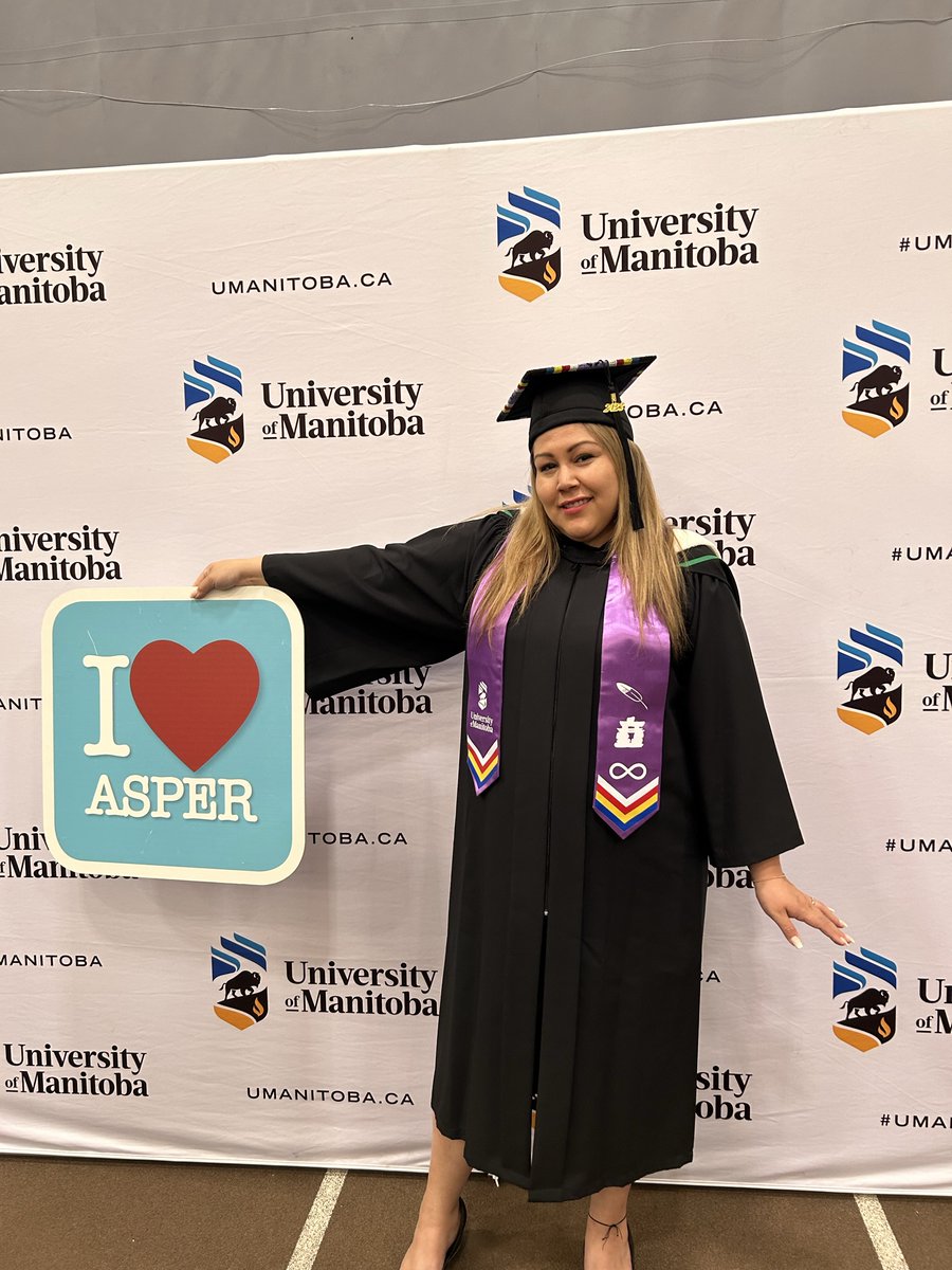 asperschool's tweet photo. Some snaps from today's convocation 📸  Check out these new @umanitoba alumni! 

#iHeartAsper #uManitoba2023 @UManAlumni https://t.co/lvLtbteaN3
