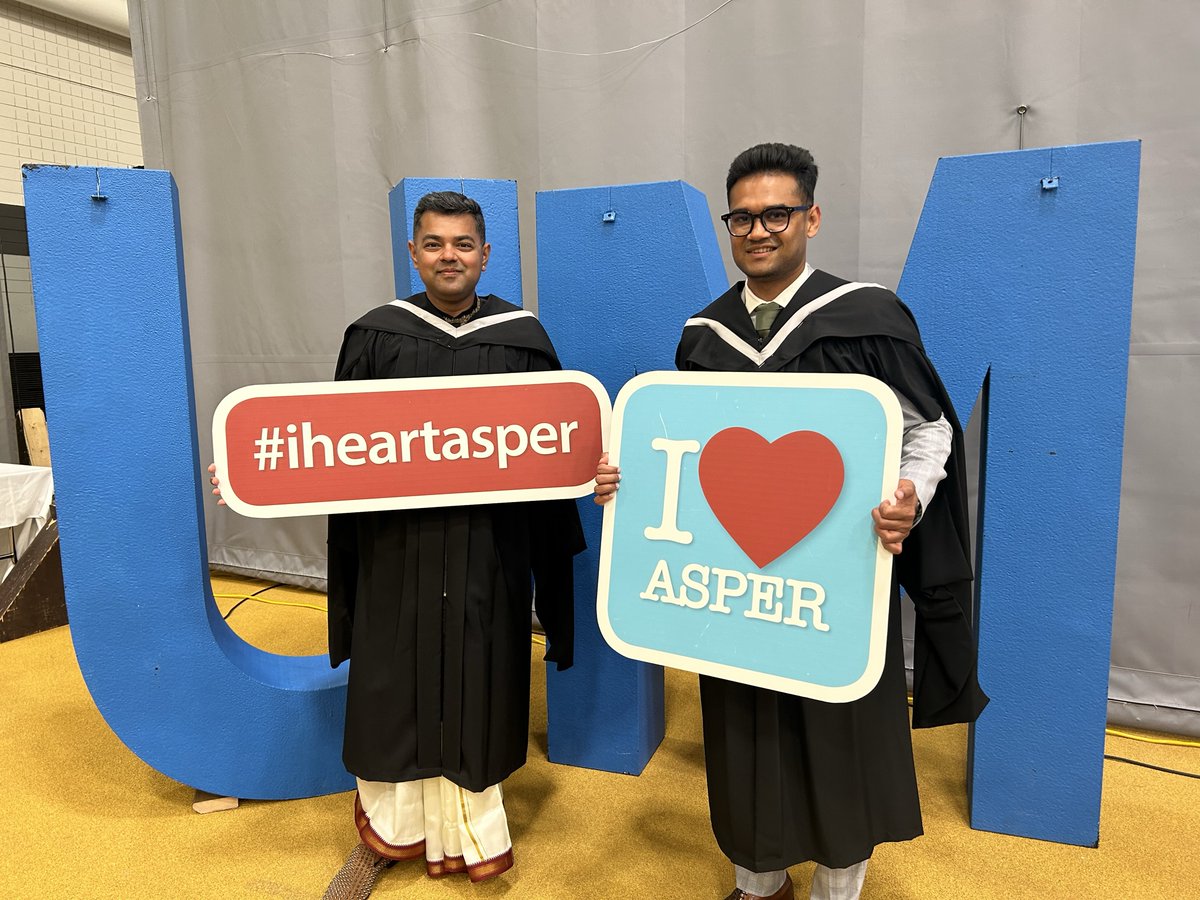 asperschool's tweet photo. Some snaps from today's convocation 📸  Check out these new @umanitoba alumni! 

#iHeartAsper #uManitoba2023 @UManAlumni https://t.co/lvLtbteaN3