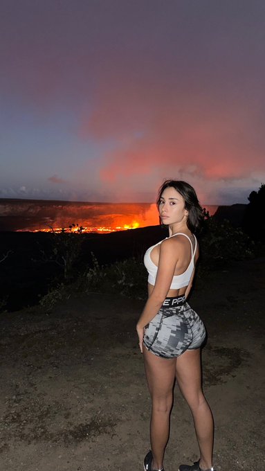 I saw a Volcano in Hawaii 😫🌋🥺 https://t.co/ZVIK8fV7QH