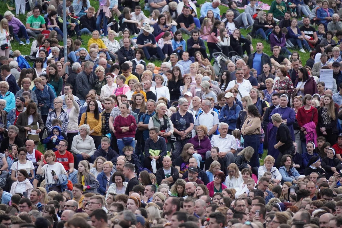 EwaLeniart's tweet image. 🕊 Koncert Jednego Serca Jednego Ducha to niezwykła uroczystość i wspaniała atmosfera. 
❤️ To prawdziwa przyjemność uczestniczyć w tym wydarzeniu! #JSJD