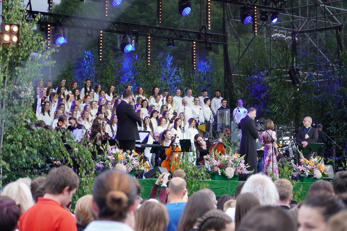 EwaLeniart's tweet image. 🕊 Koncert Jednego Serca Jednego Ducha to niezwykła uroczystość i wspaniała atmosfera. 
❤️ To prawdziwa przyjemność uczestniczyć w tym wydarzeniu! #JSJD