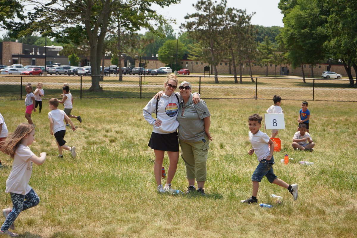 WOPublicSchools's tweet photo. It was Field Day @WOPineCreek today on our last full day of school! 

Students competed in Drip Drip Drench, Tug of War, Rock Paper Scissors, Freeze Tag, Lightning, Color Run, and several more events!

#GoWO
#WeareOne https://t.co/UTrMeGLmDm