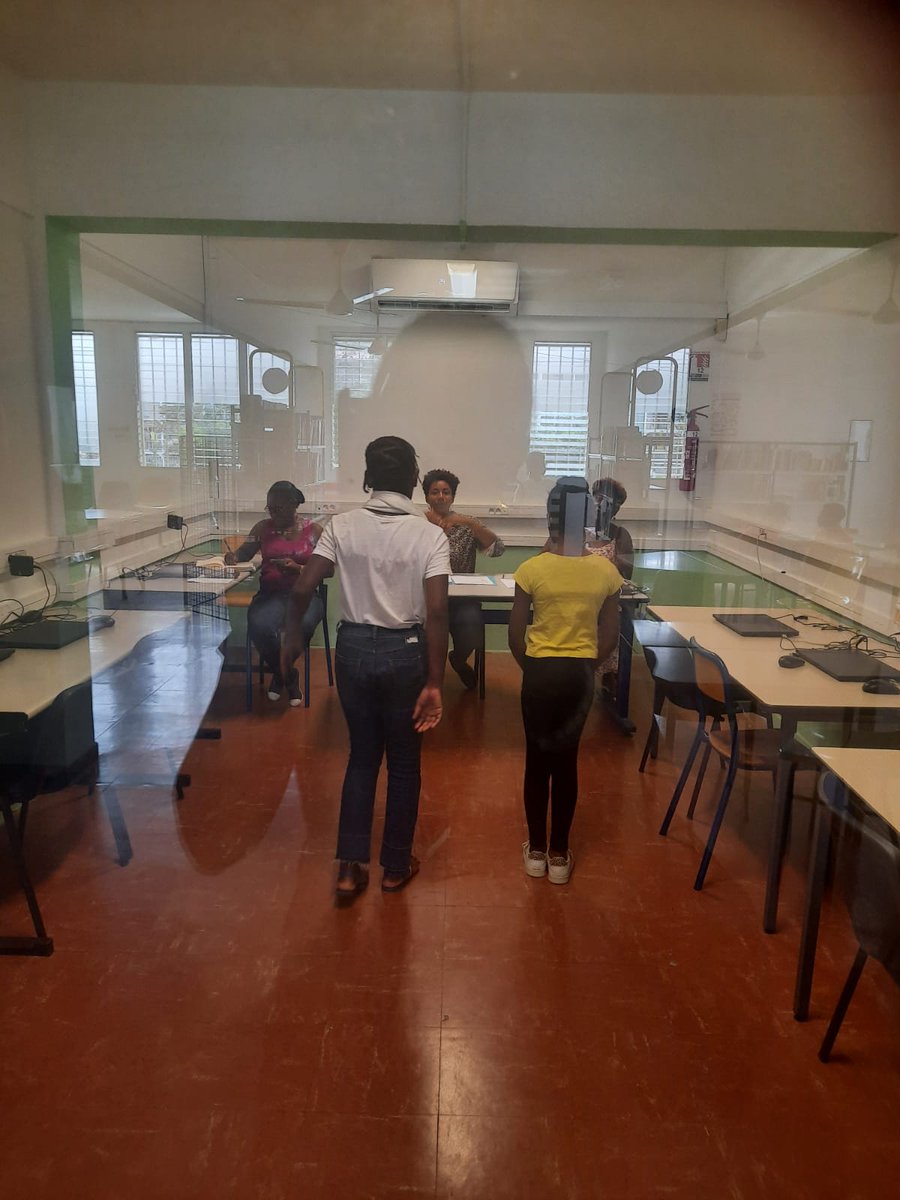 Collège Edmond Lucien Valard de Saint-Esprit tweet media