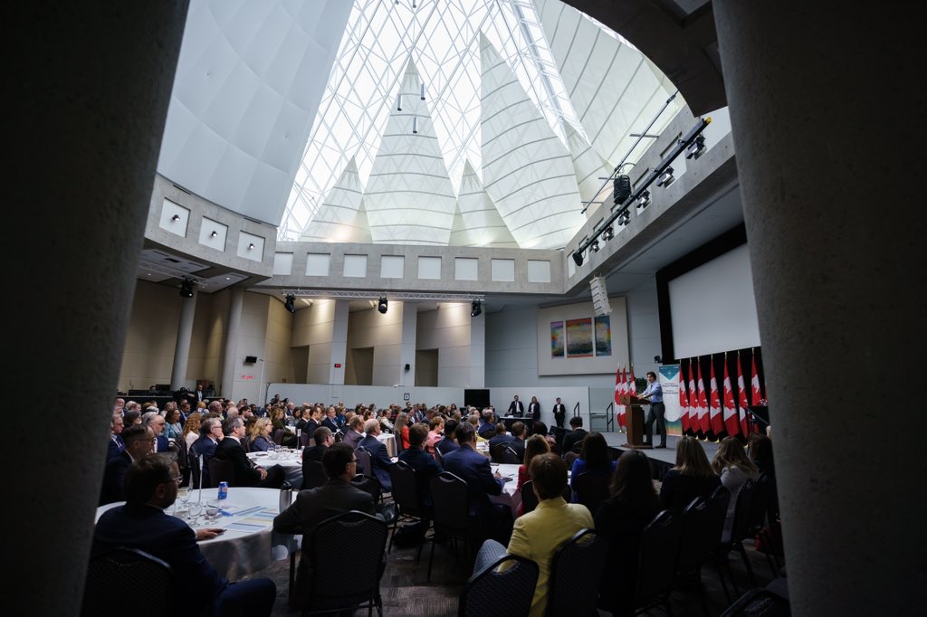 Les diplomates canadiens servent notre pays loin de leur famille et de leurs amis. Pour cela et pour le travail qu’ils font, on leur dit merci. Continuons à renforcer nos partenariats dans le monde, à promouvoir nos intérêts et nos valeurs et à bâtir un avenir meilleur pour tous.