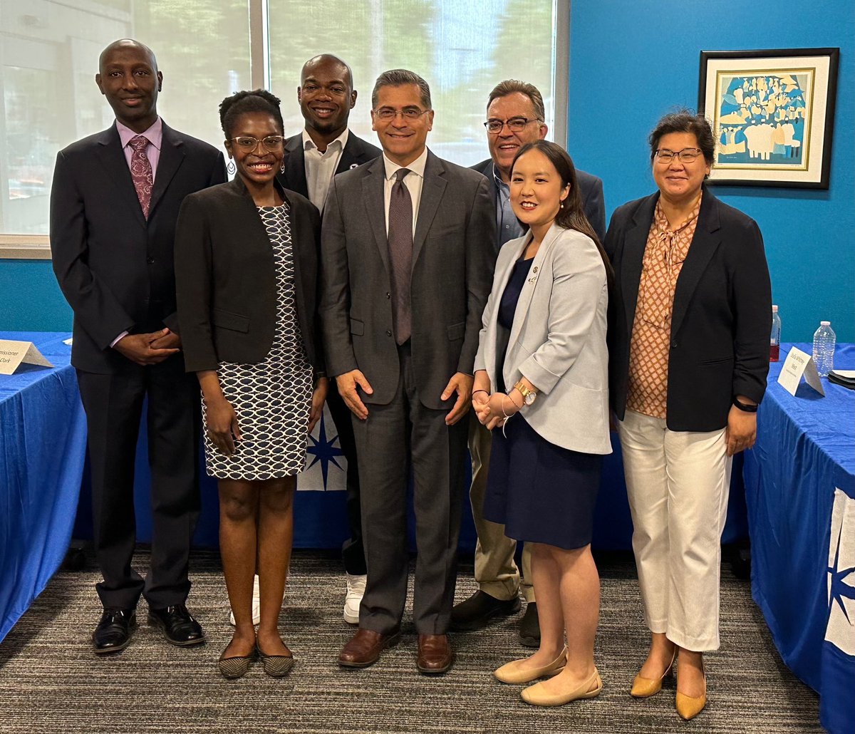 RepLizLee's tweet image. Thanks to Rep Mohamud Noor for inviting POCI Caucus to the table. We must work together in a broad coalition to re-enroll community members on Medicaid now that the COVID PHE is over. Thanks for stopping by @SecBecerra!
🔵 Look for the blue dot on mail to re-enroll in your plan!