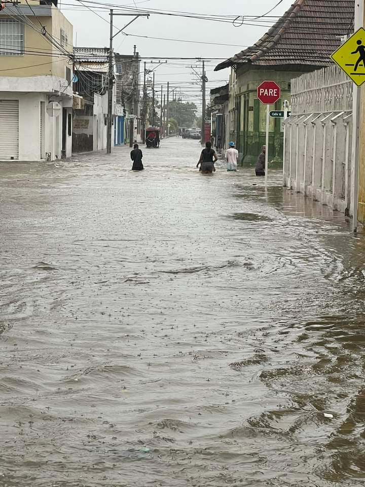 Ciénaga sigue sin estar preparada para afrontar la ola invernal. Crece el número de damnificados y la @alcaldiacienaga aún no ha generado un plan estratégico de prevención. 
¡#MiPueblo está abandonado a su suerte por una clase dirigente inoperante!