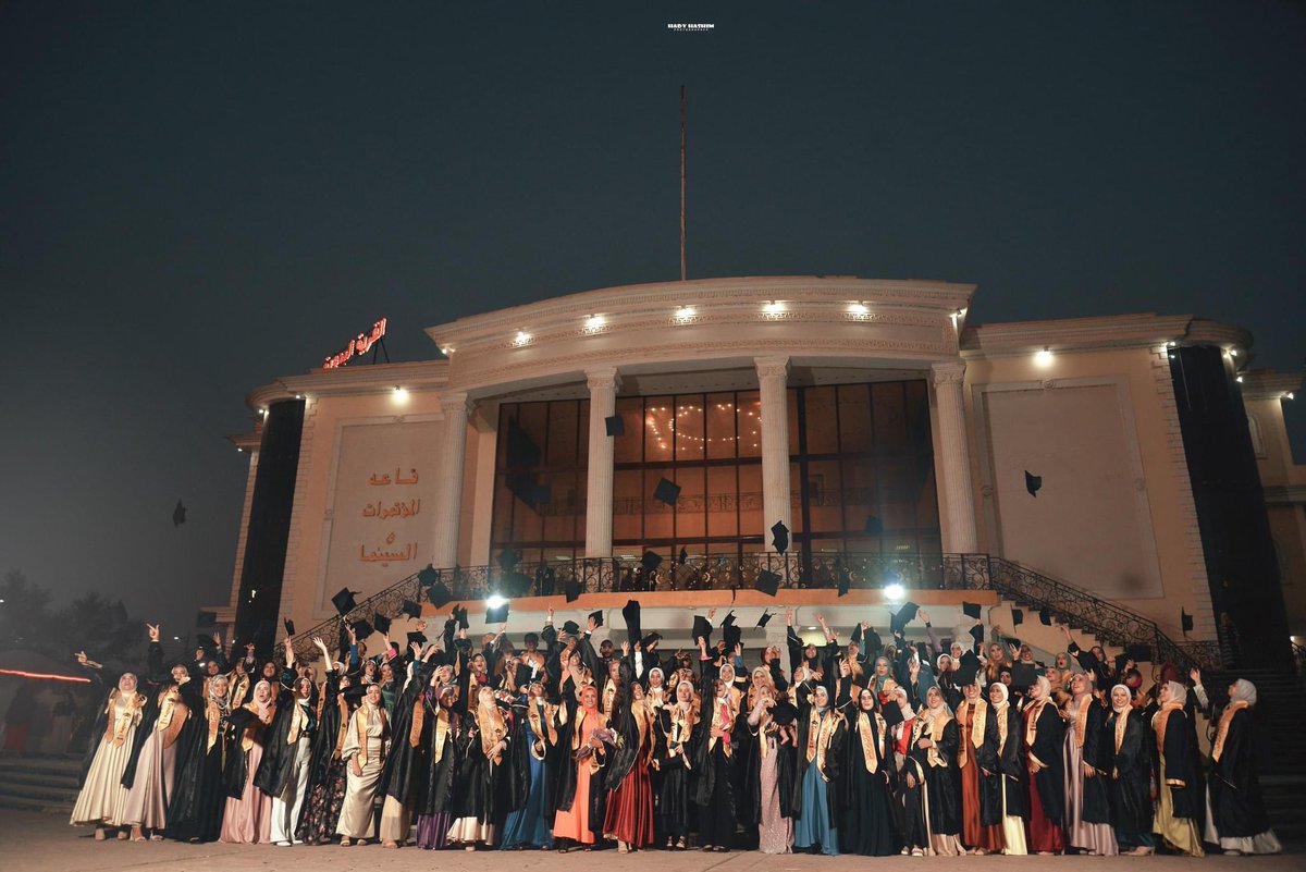 AmrHussein7419's tweet photo. ميموريز التخرج بتاع السنه اللي فات بتجيلي كل فتره وبتفكرني بايام جميله وفعلا الواحد مفتقد كل اللحظات الحلوه اللي عاشها دي واللي كنت مبسوط فيهم من كل قلبي فعلا❤️ https://t.co/UItoLessct