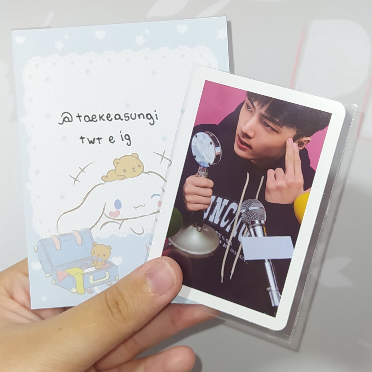 taekeasungi's tweet image. ￫ TROCO OU VENDO !

POB Synnara Jay version. 

⋆ Prioridade para quem quiser trocar (aceito Jake e Sunoo).

⋆ R$ 60,00 com frete *incluso*.

⋆ Photocard *sem* avarias, mando vídeo no pv para quem quiser.

+ Infos abaixo.