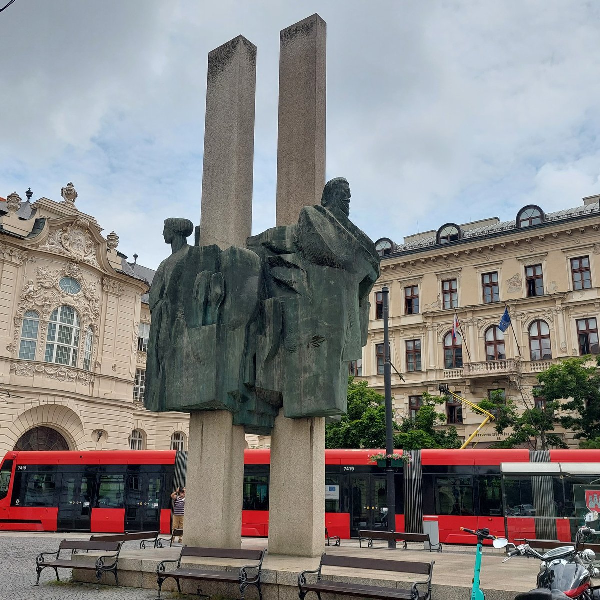 Robert T tweet media