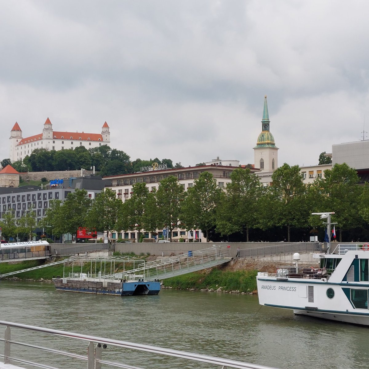 Robert T tweet media