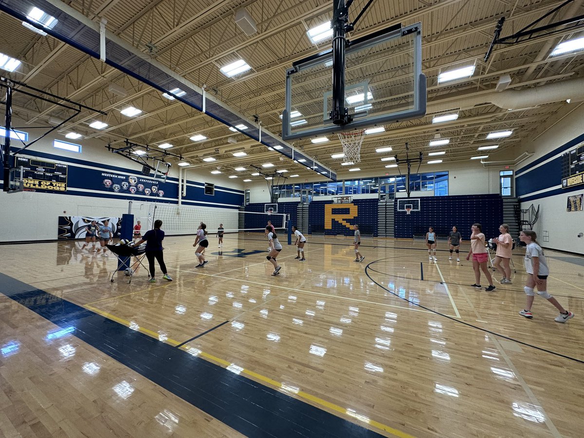 RivVolleyball's tweet image. Another successful JH Volleyball Open Gym this week! Great job today girls! 

Also shoutout to alum, Madison Baldwin, for helping us out with our JH girls this summer!  @Madison03b 💙