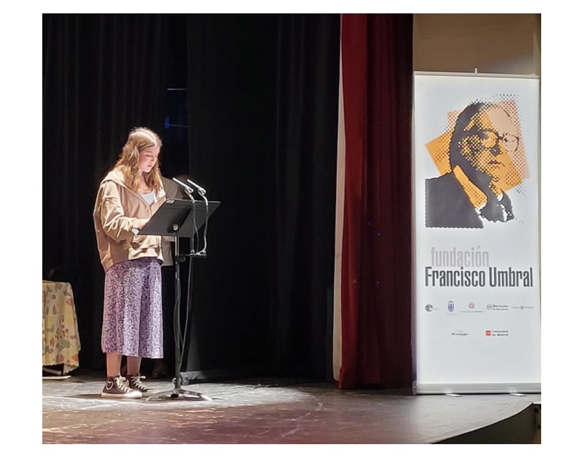 Nuestra alumna Candela López del Hierro,de 1°B Bachillerato, ha ganado el primer premio del Concurso de Columnismo de la Fundación Francisco Umbral de Majadahonda con el artículo titulado «La generación aburrida.