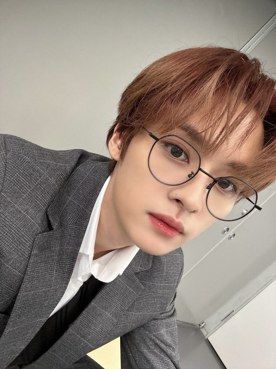 skzwithstay8's tweet photo. 🐰- 🌱
[090623] 12:09 AM KST

*SELFIE

The pt has finished fruitfully.. https://t.co/KlFCjup7Uf