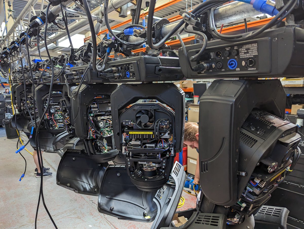 EnlightenedLx's tweet photo. En Pointe!
Our @Robelighting Pointe’s being run-up, on returning from an event.
https://t.co/ntAJL5nYTk
#enlx #eventprofs #prolx #robelighting #robearoundtheuk #theatretech #eventtech https://t.co/KYYSM4sW3A