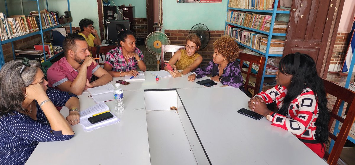ObservatorioSLC's tweet photo. Encuentro con la @DPTrabajoSS, @DMTrabajoSS con la participación de la Vicenministra del @MTSS_CUBA @YanirisHernnde7 , @GaltesIndira  y @lixgiana Viendo los temas:
◇ Gestión de recursos humanos 
◇ Competencia Laborales 
◇ Formación y Superación del Trabajo Social. https://t.co/9eD98LgBjL