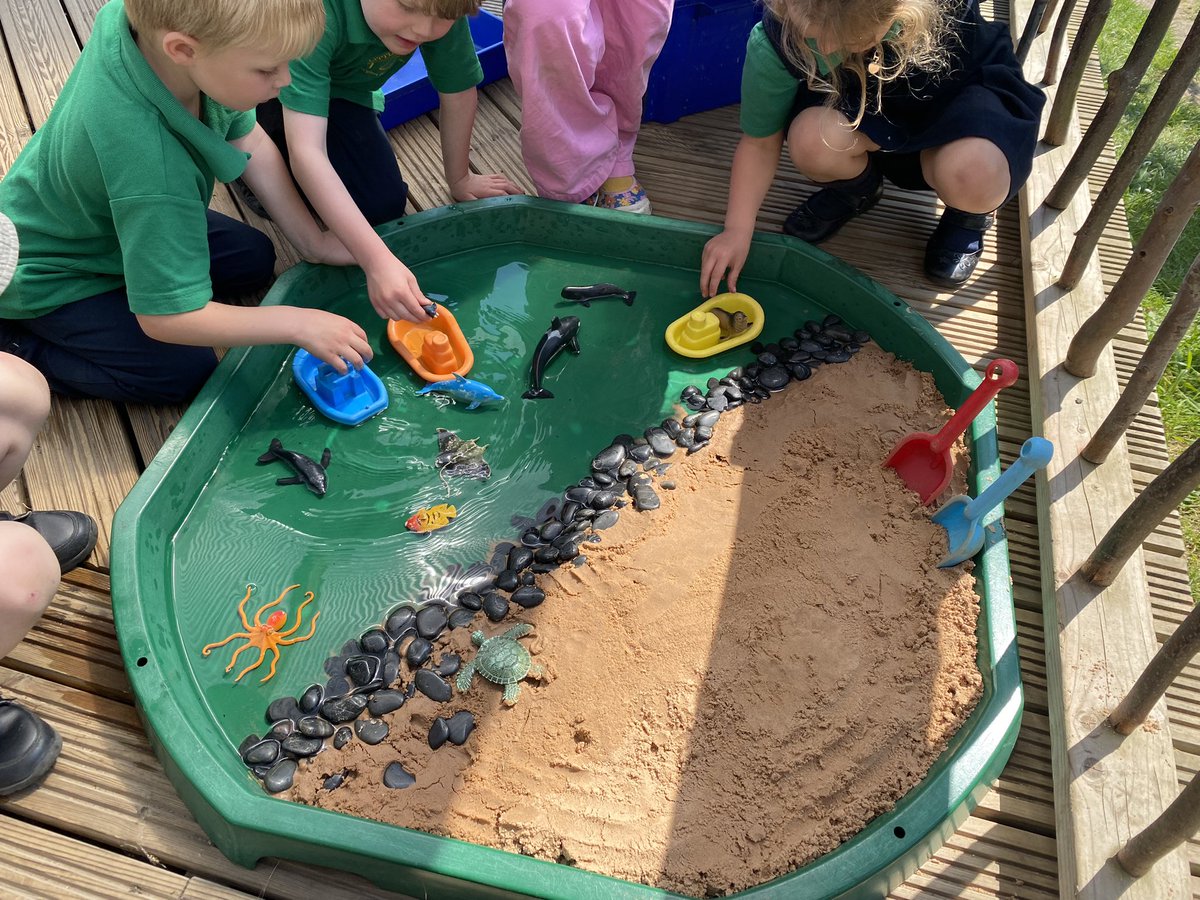 LittleMiltonPri's tweet photo. Willow Class have been at the beach! We enjoyed exploring our mini-seaside and talking about what we can see by the sea. The tide then came in and we worked together to clean off the rocks and animals so we can play again tomorrow #eyfs #earlyyears #tuffspot #tufftray https://t.co/tYLbAoKLiP