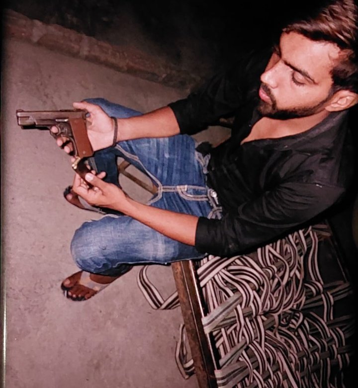 #Noida: नोएडा पुलिस पर लगे गंभीर आरोप, युवक को संदिग्ध परिस्थितियों में लगी गोली, 
युवक का निजी अस्पताल में इलाज जारी, पुलिस बता रही खुद की पिस्टल से ही लगी गोली, किसी प्रकार की लूट, गोली मारने से पुलिस का इनकार। थाना 49 क्षेत्र की घटना
<a href="/Uppolice/">UP POLICE</a> <a href="/dgpup/">DGP UP</a> <a href="/noidapolice/">POLICE COMMISSIONERATE GAUTAM BUDDH NAGAR</a>