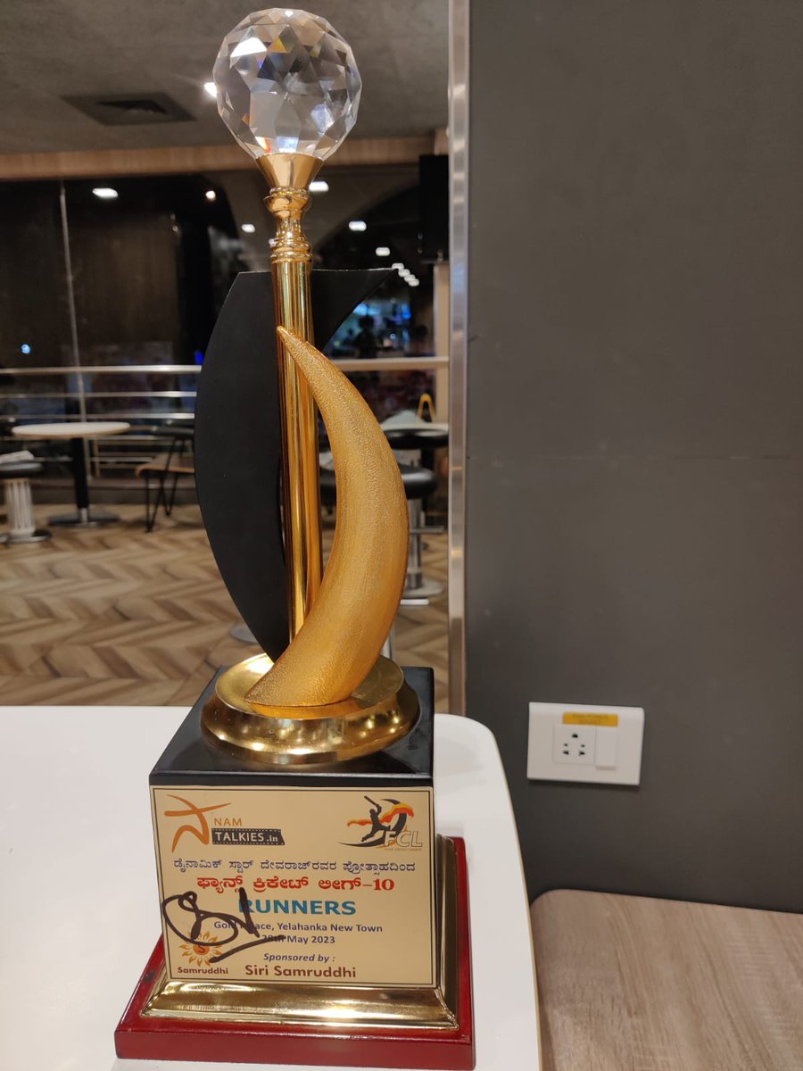 fclcricket's tweet photo. 'FCL - 10' ಎರಡನೇ ಸ್ಥಾನವನ್ನು ಪಡೆದ ಶಿವಸೈನ್ಯ ತಂಡ ಗೆದ್ದ ಟ್ರೋಫಿಯನ್ನು ಶಿವಣ್ಣನಿಗೆ ಕೊಟ್ಟು ಆಟೋಗ್ರಾಫ್ ಪಡೆದರು @NimmaShivanna @ShivaSainya
#Namtalkies #drshivarajkumar #drshivarajkumarfans #shivasainya #fcl #dynamicstar #devaraj #fanscricketleague #Namtalkiesbharath #fcl10 https://t.co/eC5PAzmX5E