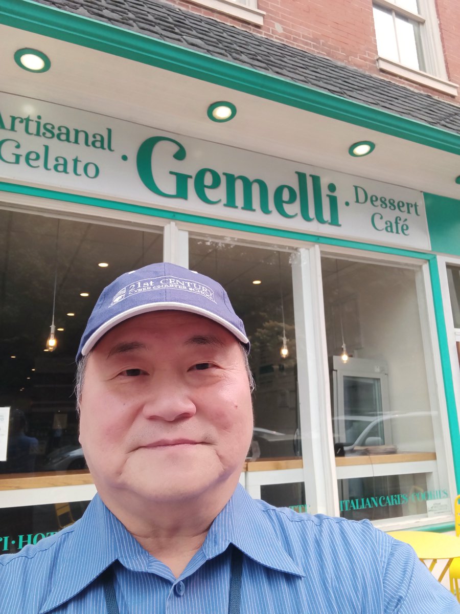 pchu21cccs's tweet image. With the Art Teachers at Gelato places.