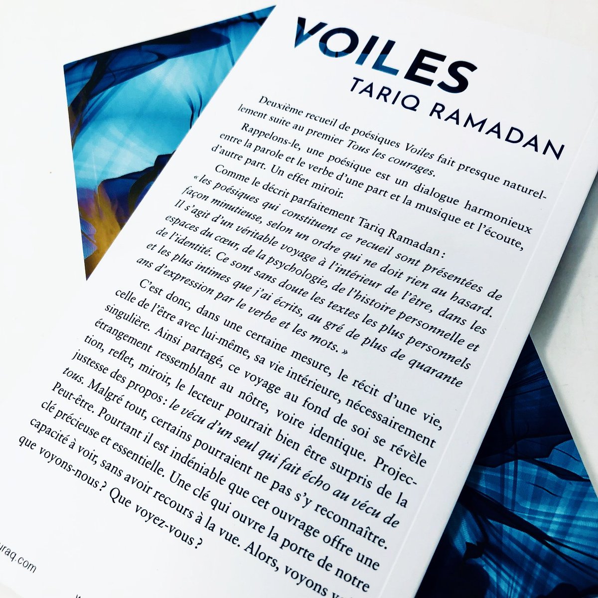 Sofiadis_off's tweet photo. 📚 Dernier ouvrage du Pr. @TariqRamadan  un recueil de poèmes "Voiles", paru chez @AlbouraqEdition &amp; @vlbeditions.

"Un véritable voyage à l’intérieur de l’être, dans les espaces du cœur, de la psychologie, de l’histoire personnelle &amp; de l’identité."

🛒 > https://t.co/uHkMTisS1X https://t.co/KH4L6fP8SB