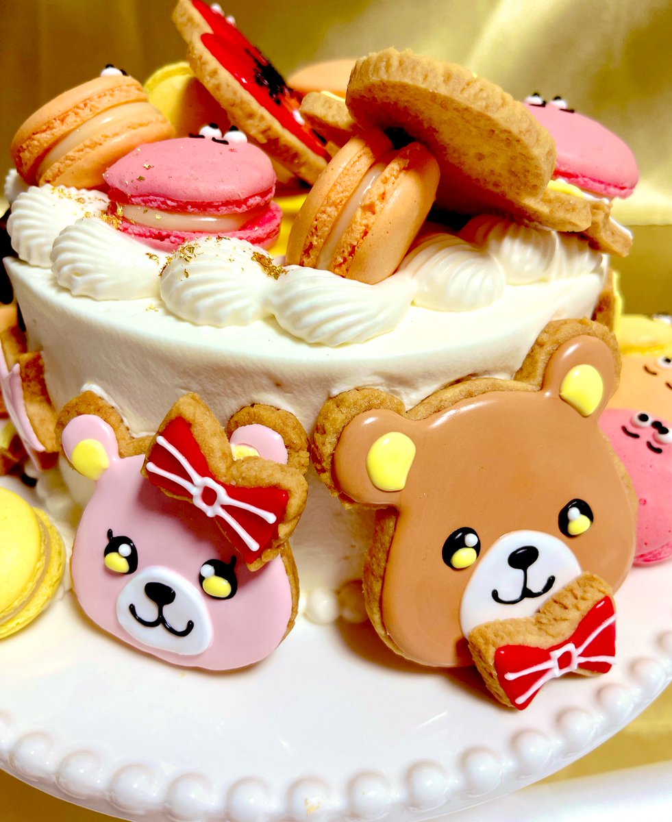 なっちゃんお誕生日おめでとうございます🐥🎂
ボナペティイメージケーキを作らせていただきました！後ろに着ぐるみさんもいます🧸

 #utapri_natsuki_BD2023