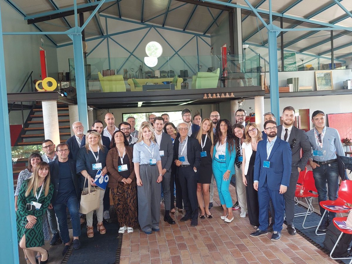 sfc_it's tweet image. 🚀Oggi le imprese aderenti all'𝐈𝐓𝐒 𝐦𝐞𝐜𝐜𝐚𝐭𝐫𝐨𝐧𝐢𝐜𝐨 𝐝𝐞𝐥 𝐋𝐚𝐳𝐢𝐨 sono impegnate a formare i propri docenti: essere coach e attirare l'interesse, la passione per l'autorealizzazione degli studenti.

#EYS #DIGITRONICS #Digital_WBL #SEAL_SeniorLearningFacilitator