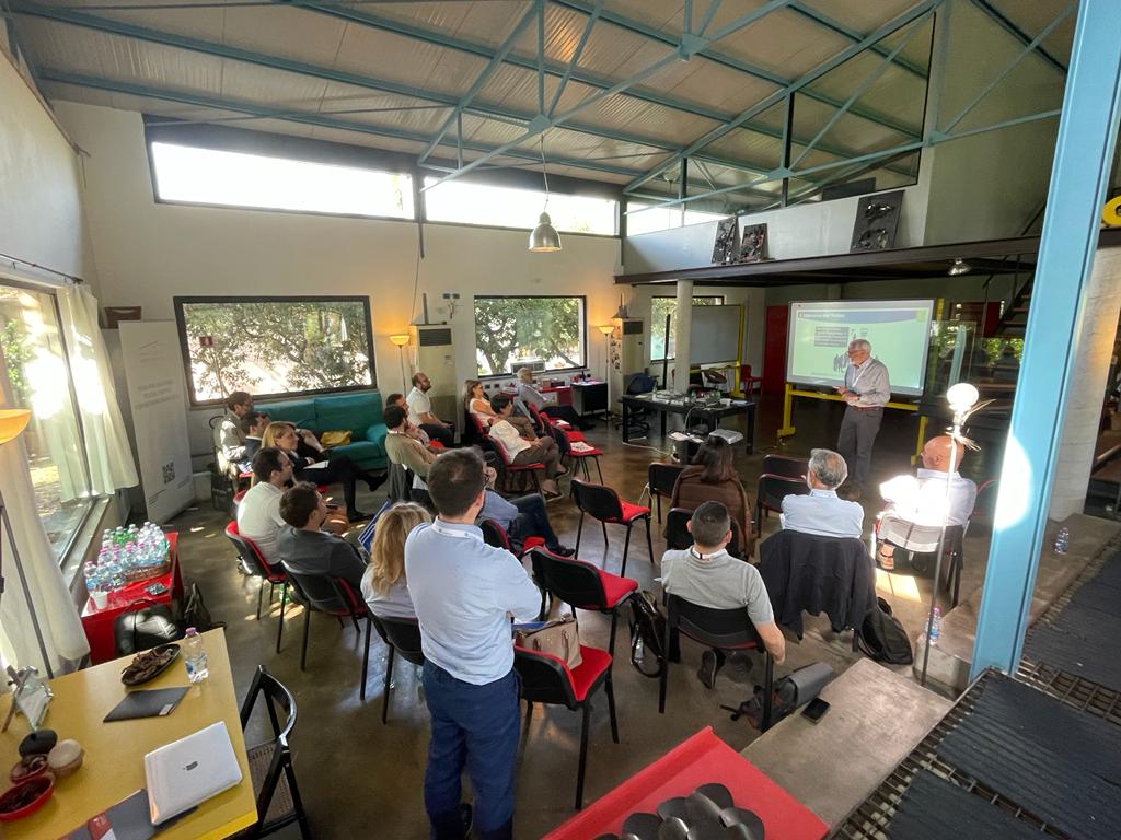 sfc_it's tweet image. 🚀Oggi le imprese aderenti all'𝐈𝐓𝐒 𝐦𝐞𝐜𝐜𝐚𝐭𝐫𝐨𝐧𝐢𝐜𝐨 𝐝𝐞𝐥 𝐋𝐚𝐳𝐢𝐨 sono impegnate a formare i propri docenti: essere coach e attirare l'interesse, la passione per l'autorealizzazione degli studenti.

#EYS #DIGITRONICS #Digital_WBL #SEAL_SeniorLearningFacilitator