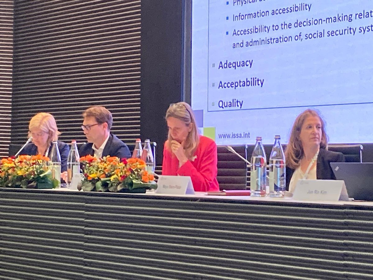 ISSACOMM's tweet photo. @ClaudeChaagen @AlossAsbl @gouv_lu @LUinGeneva @DeSchutterO @AnneGoedert, Goodwill Ambassador  @MFA_LU moderated today's excellent panel on #HumanRights, #SocialRights and #SocialSecurity, with: 

🇺🇳Jung Rin Kim @UNHumanRights 
👩‍💼@PlazaStern @soc_protection 
🇪🇺Laurent Aujean @EU_Social 
🇱🇺Amélie Becker @gouv_lu 

#ISSAtechnicalseminar https://t.co/gsTNWbr5NI