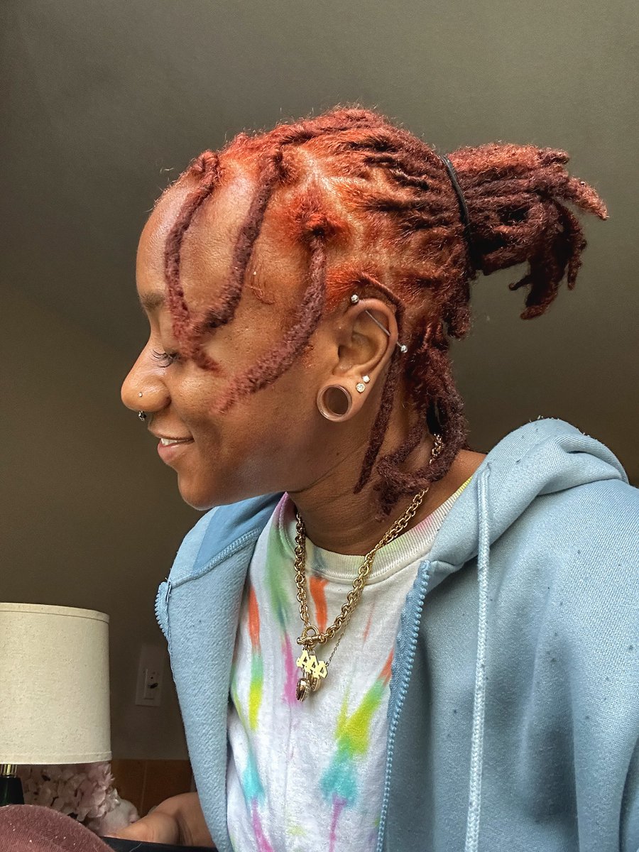 LyfeOfLucille's tweet image. ginger locs 🧡🦜🦊🌞

#womenwithlocs #locdhaircommunity