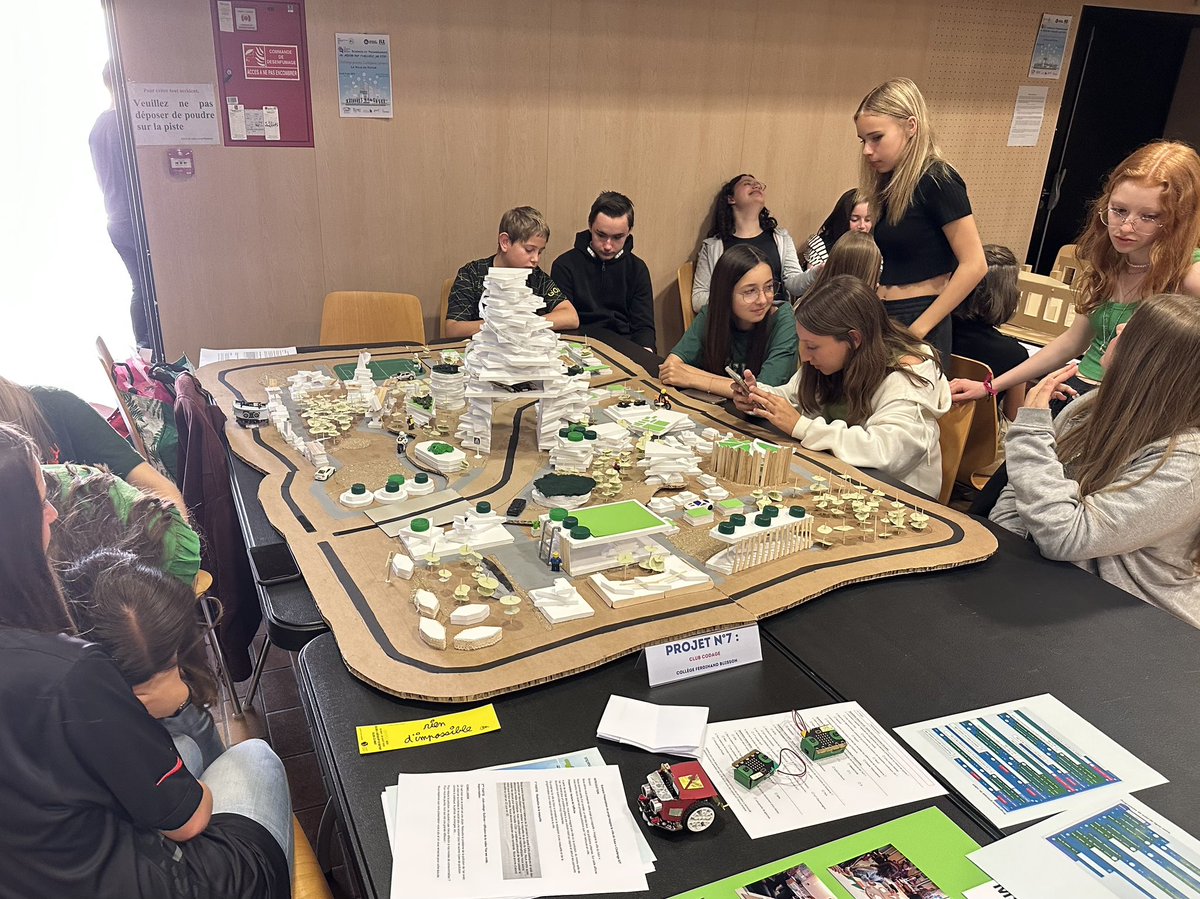 👏Félicitations aux élèves qui ont présenté leur vision de la ville du futur 🏡 lors du challenge de la #CordéeDeLaRéussite Sciences et Technologies 🔬⚙️ de @IUTNancyBrabois. Une belle initiative pour découvrir des parcours scientifiques &amp; technologiques et susciter des vocations