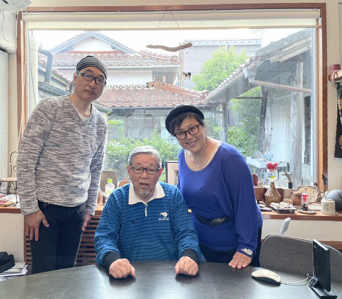 Natsuko_AddStar's tweet photo. 先月　境港の植田正治先生の生家に行ってまいりました。植田亨さんとカメラ談議や正治先生の作品を見せていただいたりとても素敵な時間を過ごさせていただきました♥
＃植田正治　＃植田調　＃境港　＃カメラ　＃写真　＃関西カメラマン　＃カメラ女子 https://t.co/wSU3lrhtWN