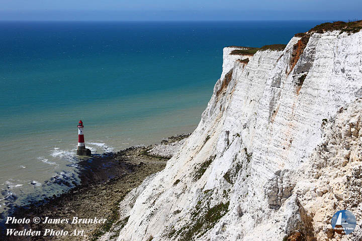 For #WorldOceanDay, the English Channel and Beachy Head in #Sussex, available as #prints and on #gifts here FREE SHIPPING in UK:  lens2print.co.uk/imageview.asp?… 
#AYearForArt #BuyIntoArt #WorldOceansDay #eastsussex #landscape #coastal #whitecliffs #seascape #lighthouses #Eastbourne