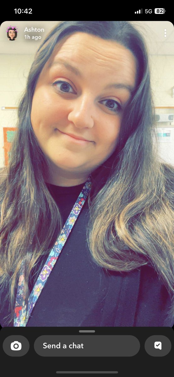 suehoop_susan's tweet photo. My oldest! She has a heart for helping kids. She graduated college with a youth ministry degree but didn’t enjoy working in a church. After many years of prayer she decided to work for the school system. She loved it so much next year she will be a 2nd grade teacher. #oneproudmom https://t.co/C5SWvfCAh6