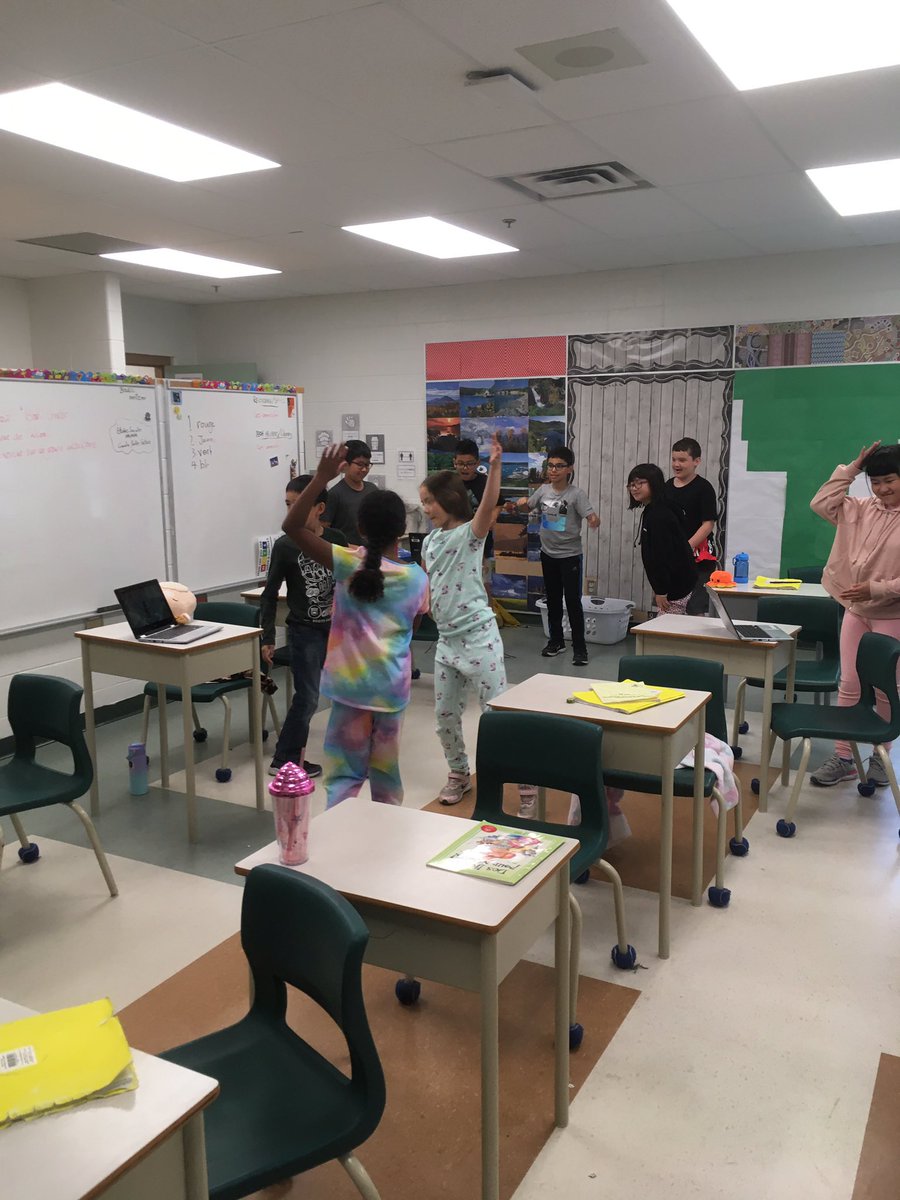 MrPoutineMPB's tweet image. On pratique notre danse avec DJ Raphi…@MPaulBaxterOCSB @ocsbArts