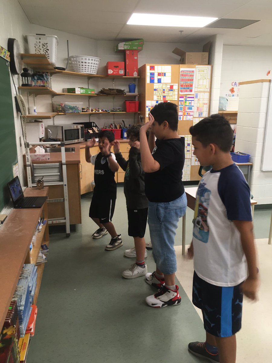 MrPoutineMPB's tweet image. On pratique notre danse avec DJ Raphi…@MPaulBaxterOCSB @ocsbArts