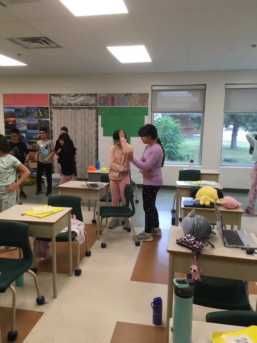 MrPoutineMPB's tweet image. On pratique notre danse avec DJ Raphi…@MPaulBaxterOCSB @ocsbArts