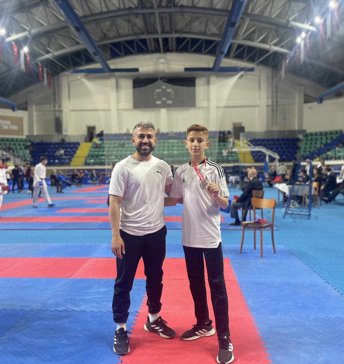 🏆EMİRHAN GÜNGÖR TÜRKİYE 2.Sİ
#SağlıklıYaşamveSpor Atölyesi kapsamında karate eğitimi alan sporcumuz 06-09 Haziran 2023 tarihleri arasında Kütahya’da yapılan Okulsporları Türkiye Karate Şampiyonasında Emirhan Türkiye 2.si olarak gümüş madalyanın sahibi oldu.