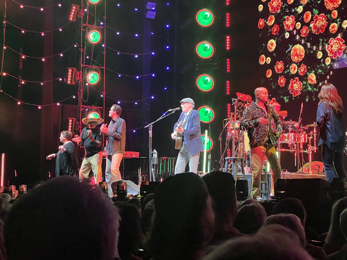 ⁦<a href="/JamesTaylor_com/">James Taylor</a>⁩ amazing show last night! Thank you to you and your team for sharing your phenomenal talent! ❤️