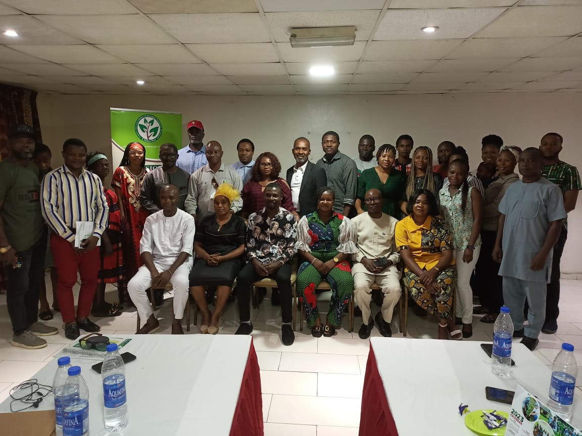 CSDevNet1's tweet photo. Climate and Sustainable Development Network (CSDevNet)  held a one (1) day Capacity building workshop for non-state actors at grassroot level to translate Climate Change Adaptation and Smart Agriculture to Farmers in Cross River state.
#ClimateAdaptationStrategy

#WhatHasChanged? https://t.co/I313XFNwLz